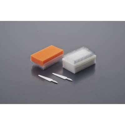 Disposable Surgical Brush with Nail Cleaner Ce and ISO